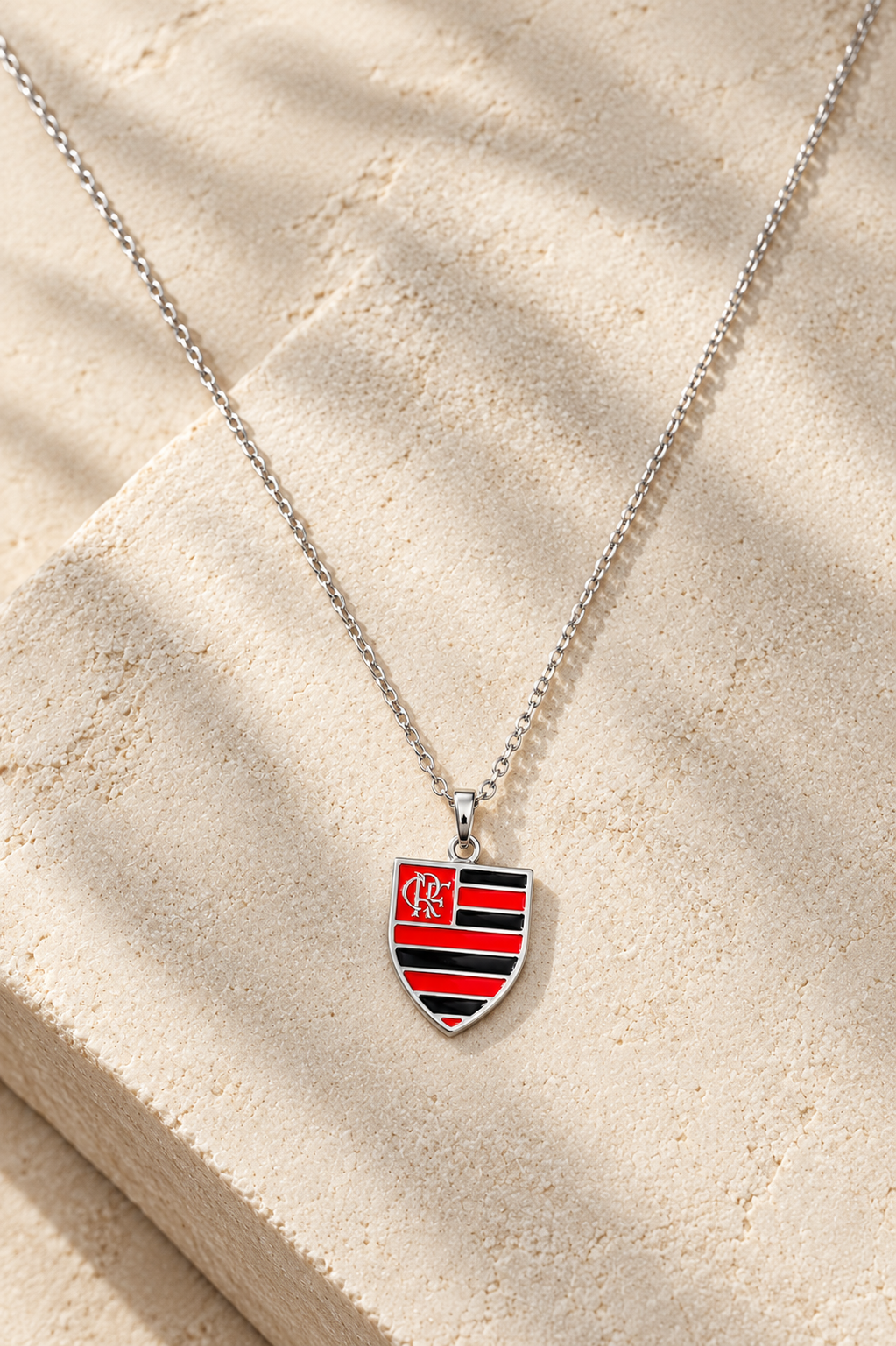Cordão com Escudo Colorido do Flamengo + Caixinha de Brinde