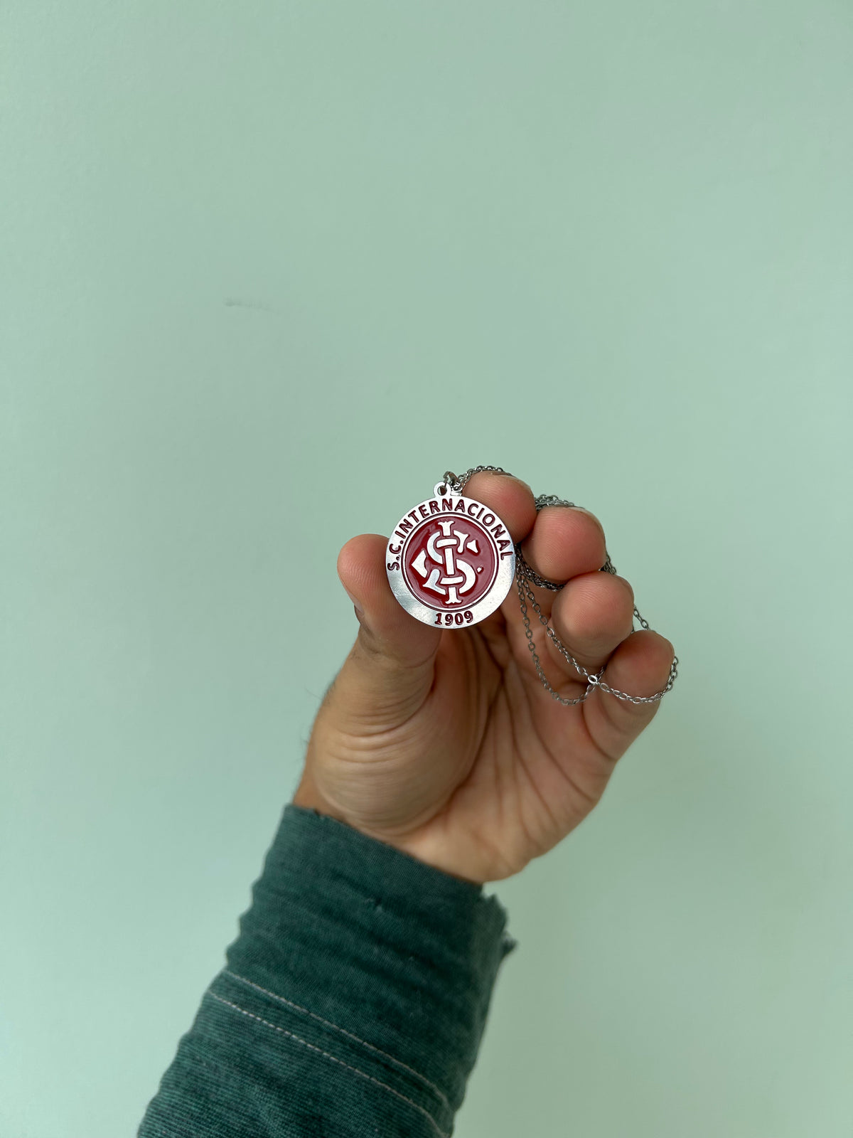 Cordão com Escudo do Internacional + Caixinha de Brinde